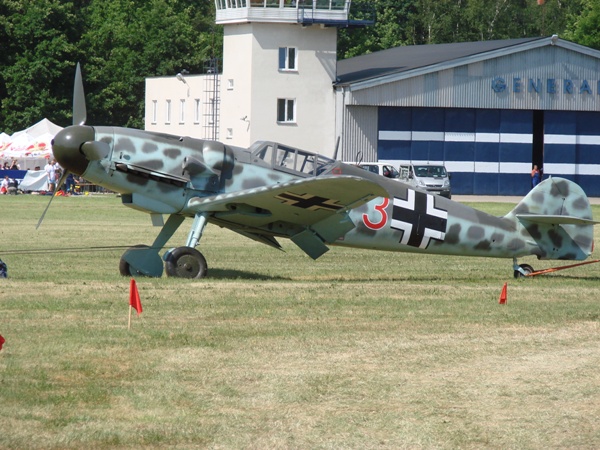 Messerschmitt Bf 109 G6
Bardzo ciekawa jest historia rekonstrukcji tego samolotu. Wydobyty z dna jeziora i odrestaurowany.

