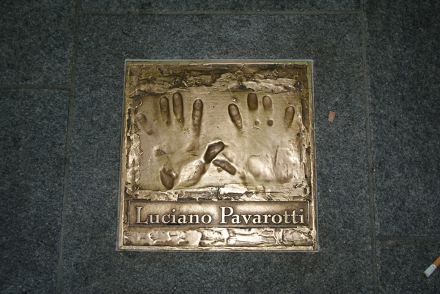 DĹonie Luciano Pavarotti
