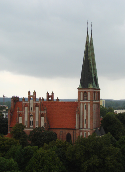 Widok z zamkowej wieży
Kościół garnizonowy
